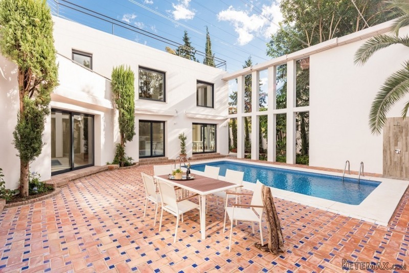 Newly Refurbished Modern Villa with..