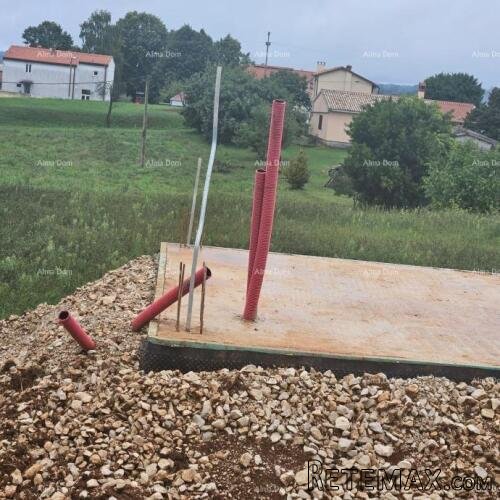 Prodaja - građevinsko zemljište s dozvolom i započetom gr.. - 4
