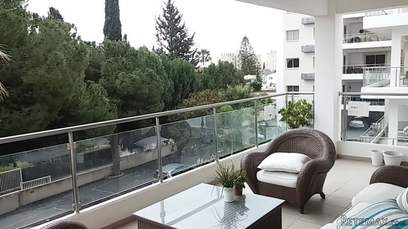 Modern, spacious 3 bed flat in the City..