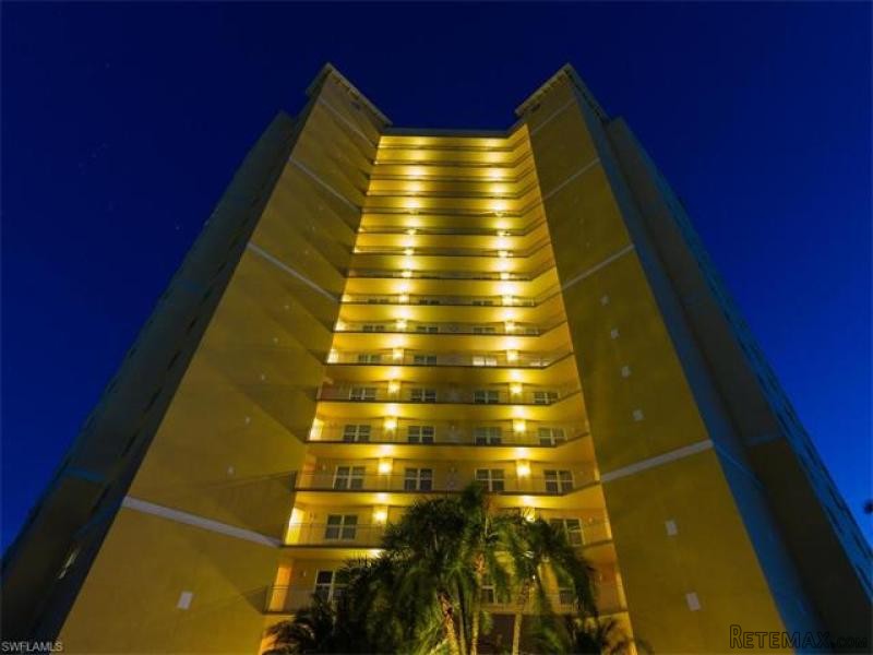 2 bedroom Condominium For Sale: Fort.. - 2
