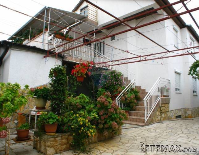 ISTRA, PEROJ APARTMANSKA KUĆA S POGLEDOM NA MORE, 500 M... - 2