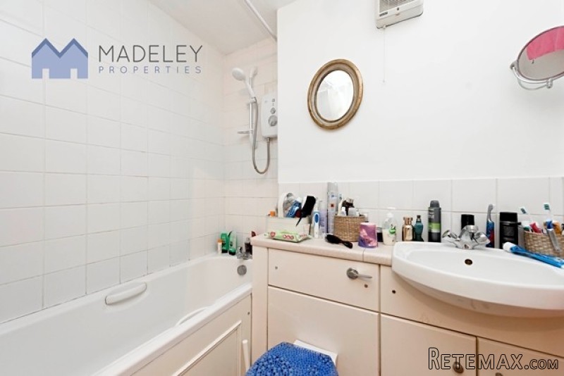 5 St Andrews Close Isleworth TW7 4PG - 2