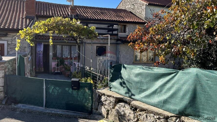 Brtonigla - kuća u nizu s vlastitim dvorištem