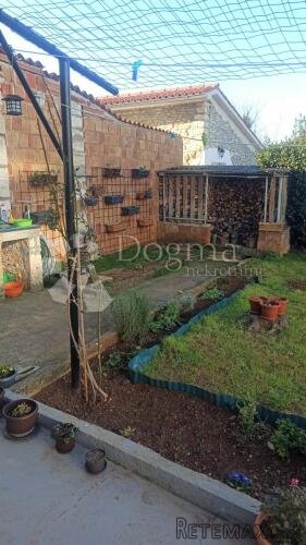 Kuća sa dvorištem u centru 500 m od mora - 2
