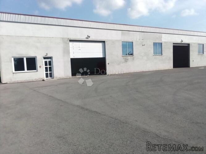 Poslovno-skladišni kompleks uz obilaznicu! - 2