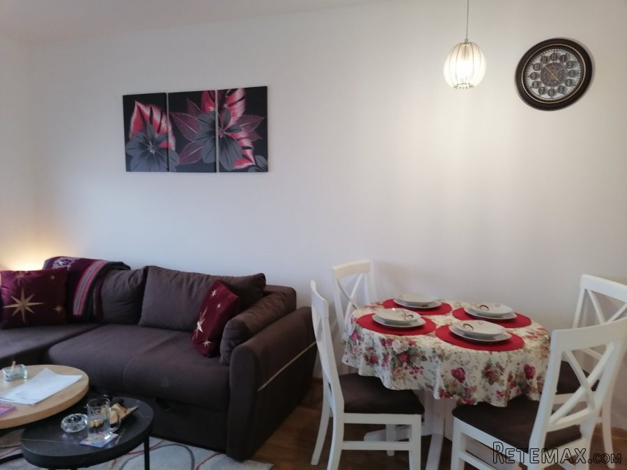 Prodajem apartman u centru Zlatibora - 2
