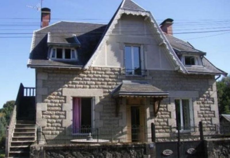 Superb Location For this Detached House