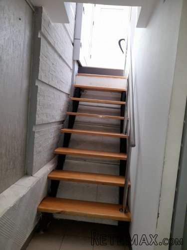 Izdaje se lokal-poslovni prostor na Bezanijskoj Kosi - 8