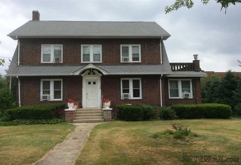 Flat For Sale: 246 Vineyard Avenue.. - 2
