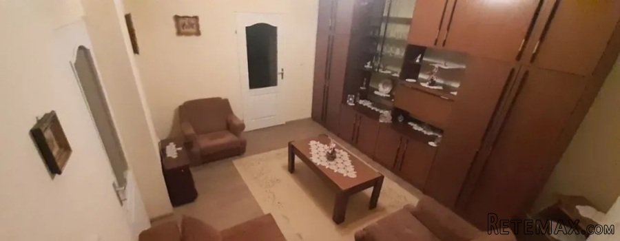 Prodajem kucu u Beceju - 12