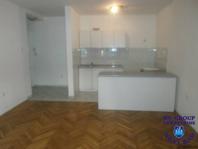 Prodajem Stan-Apartman,Grbavica - 2