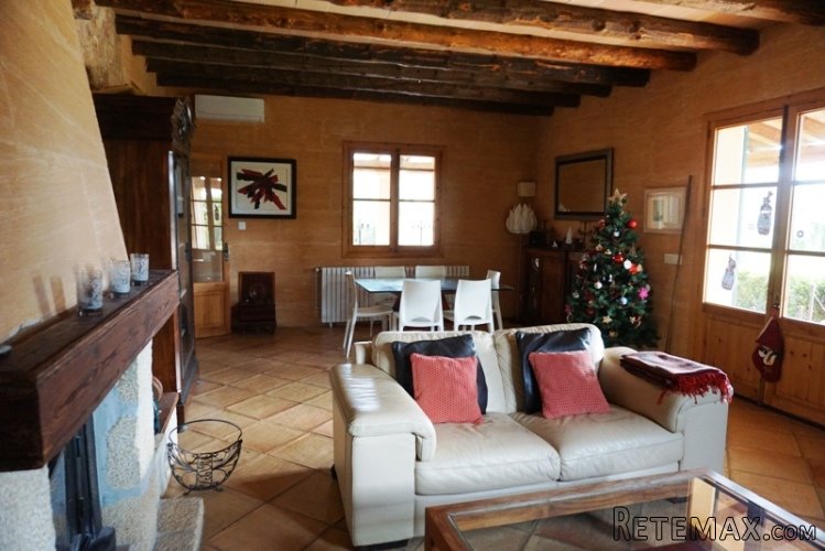 The house is situated on a private road, next to a forested.. - 2