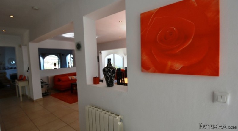 V1620 - Stunning 4 Bed Villa With Sea..