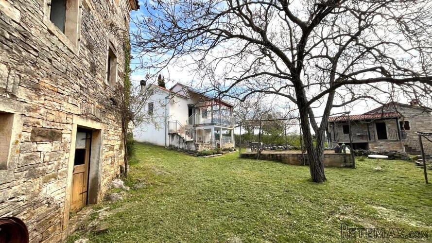Istra, Oprtalj, okolica – kompleks nekretnina s potencijalom - 3
