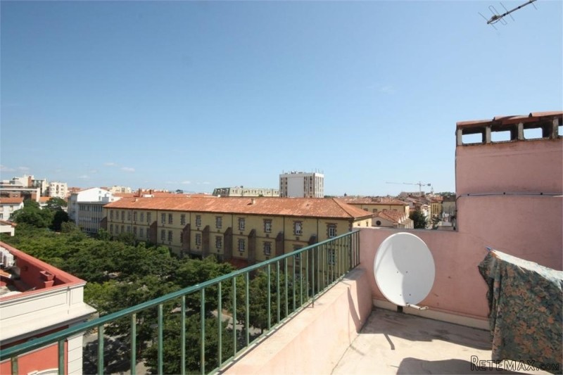 Apartment With Terrace Full Of Character