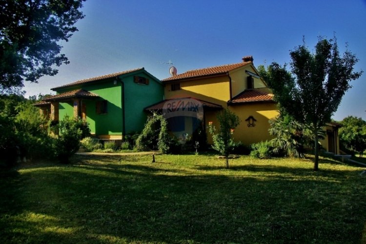 Samostojeća kuća s velikom okućnicom - 3