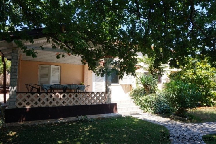 KUĆA U BARBARIGI S 3 APARTMANA NA VELIKOJ OKUĆNICI - 3