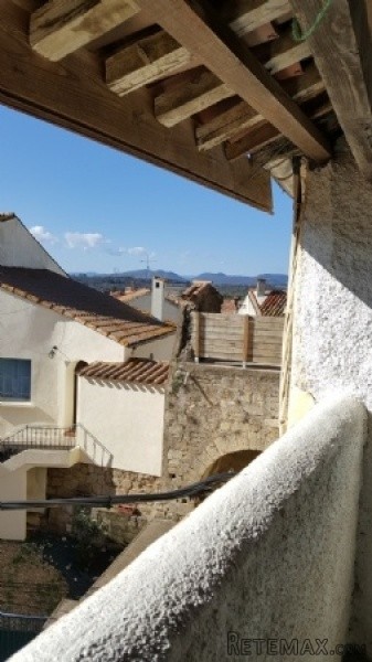 Pretty Village House Onto 3 Levels With.. - 2