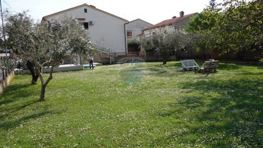 Pula, okolica, kuća s 3 stana