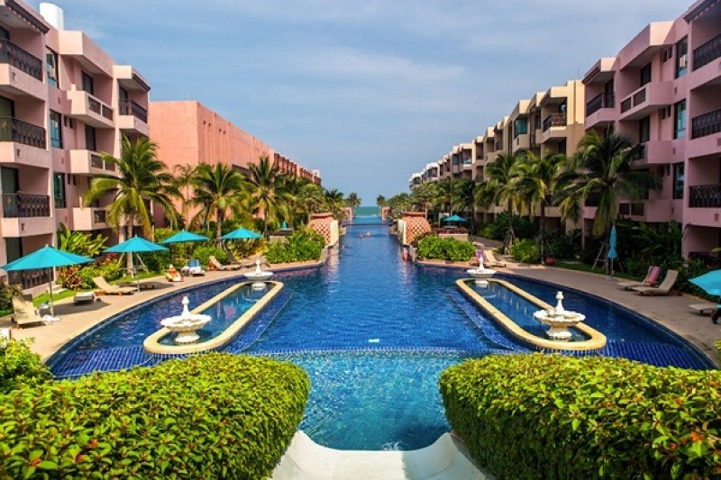 Luxury 3 Bed Beachfront Condo At..