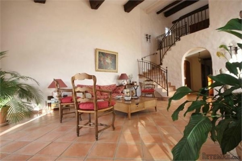Stunning Villa With Lots Of Land.. - 2
