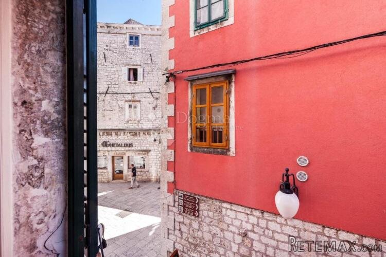 Prodaje se luksuzno renoviran stan od 114 m² u srcu Šibenika