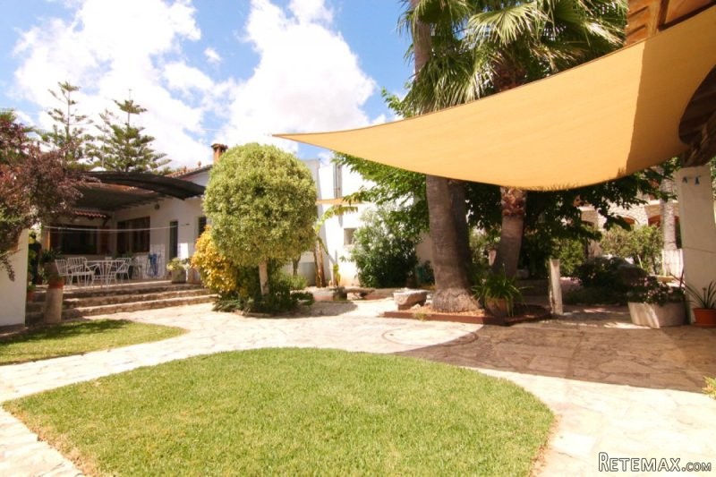 Spacious house with garden in Binissalem