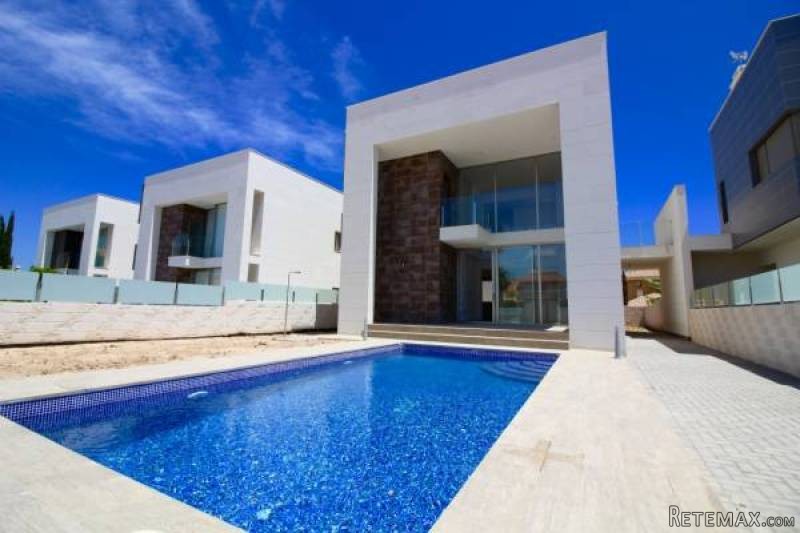 3 Bedroom 3 Bathroom Villa In La Zenia..