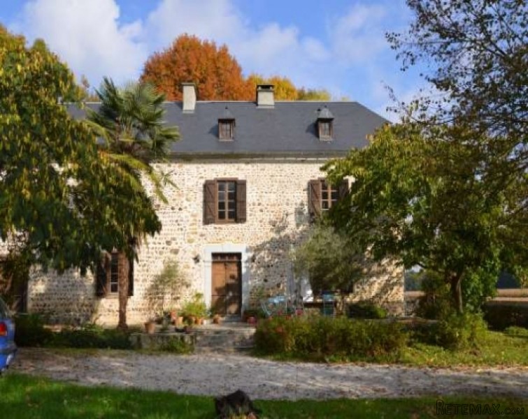 Large stone farmhouse in private..