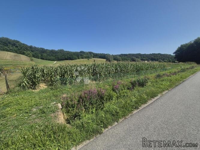 Građevinsko zemljište 1.949m² nadomak centra Sv. Križa Začre