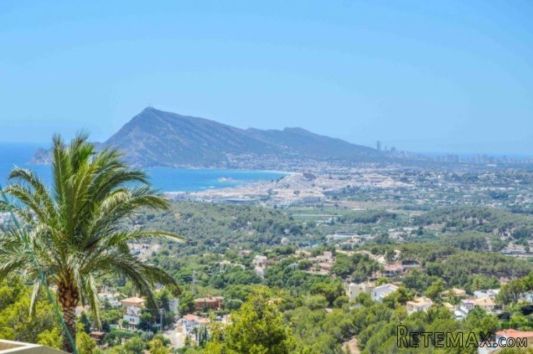 Sea view Villa situated in a quiet area at the foot of the.. - 2