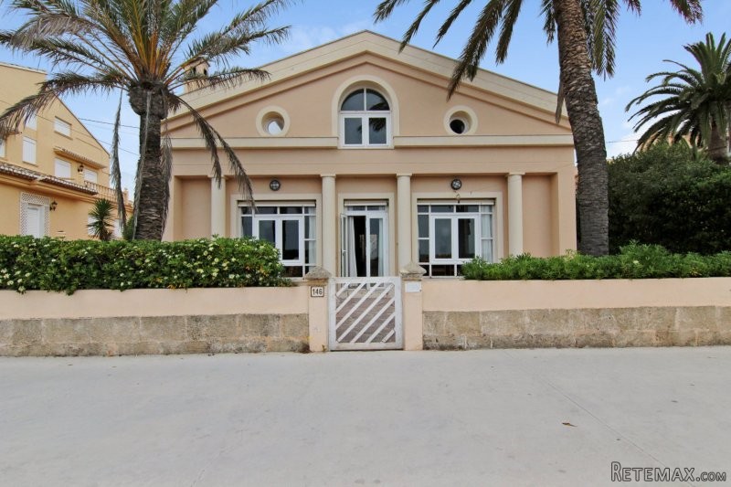 Frontline property in Javea - 2