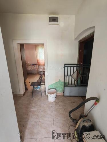 Odlična prilika! Građevinsko zemljište 2.387 m² s kućom u Tr - 3