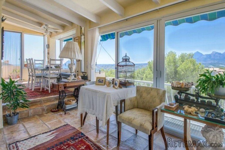 Sea view Villa situated in a quiet area at the foot of the.. - 4