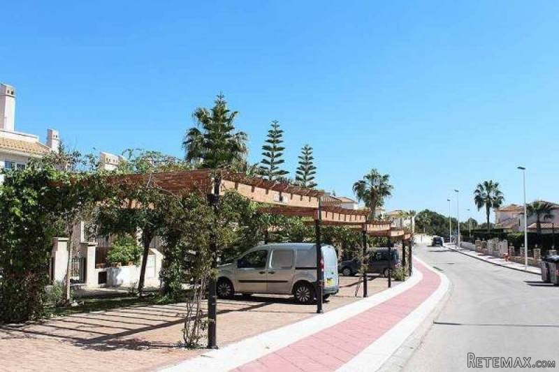 3 Bedroom 2 Bathroom Apartment In.. - 2