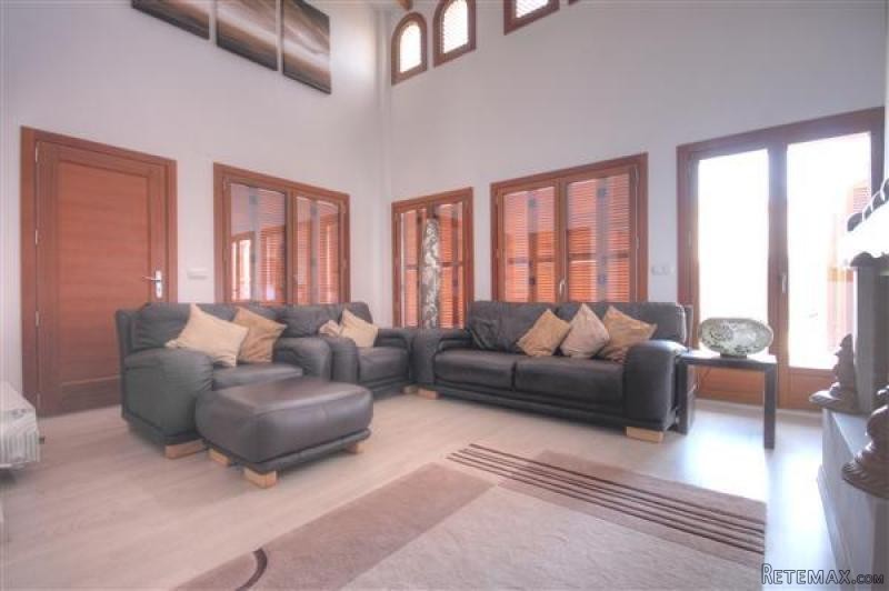 3 bedroom detached house for sale - 2