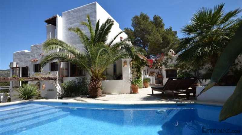 Charming apartment with private pool