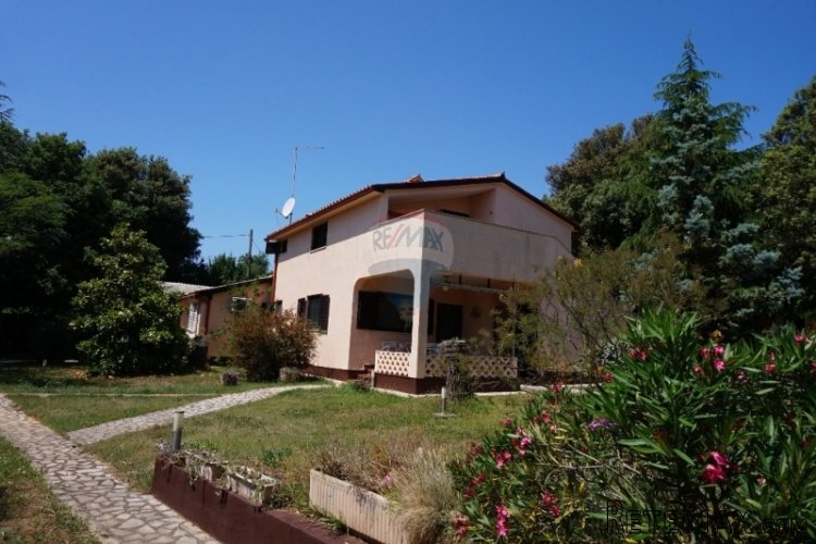 KUĆA U BARBARIGI S 3 APARTMANA NA VELIKOJ OKUĆNICI