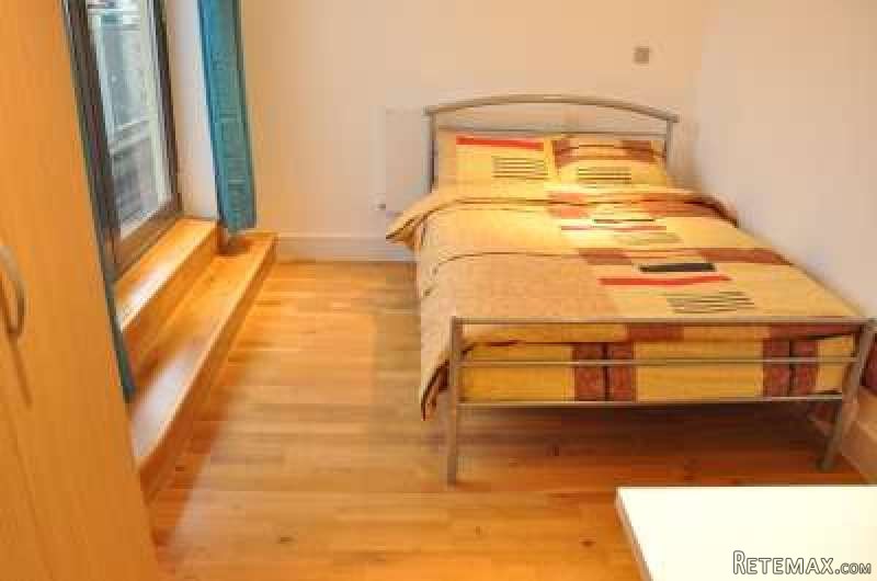 Single with double bed near Canary..