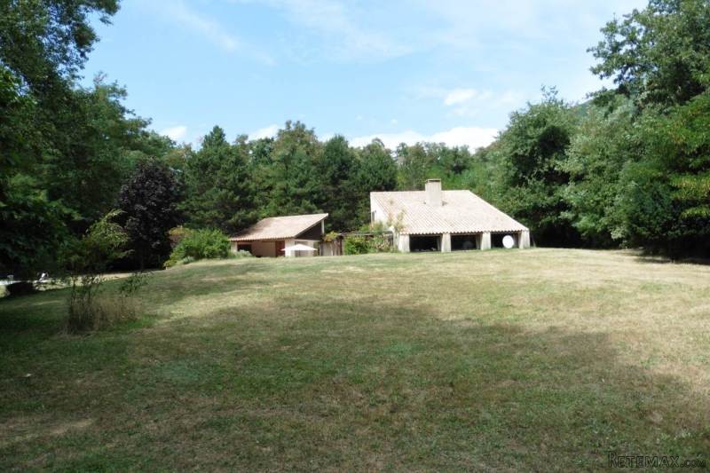 Well Renovated Stone House With Garden..
