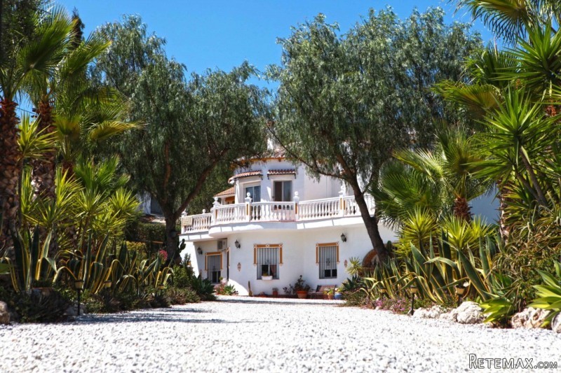 4 bedroom, 3 bathroom Villa, (build 250..