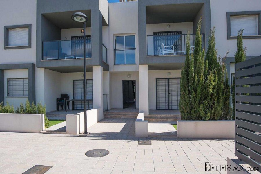 Se vende moderno apartamento de 65m2 en la avenida París..