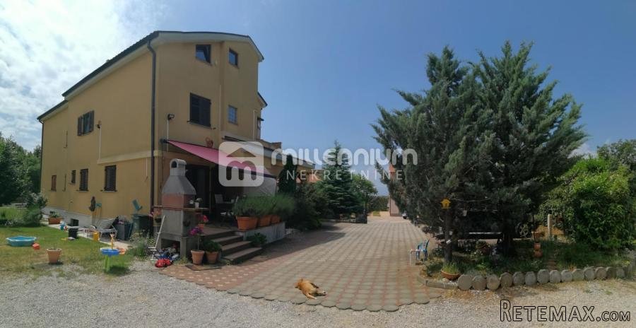 Marinići, kvalitetna kuća s okućnicom - 2