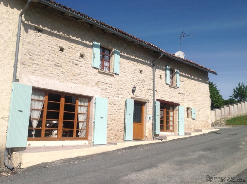 Pretty Stone House With Exposed Beams.. - 2