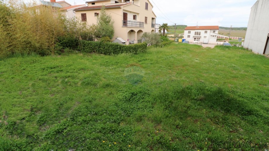 FUNTANA- kuća s poslovnim prostorom i 4 stambene jedinice - 6