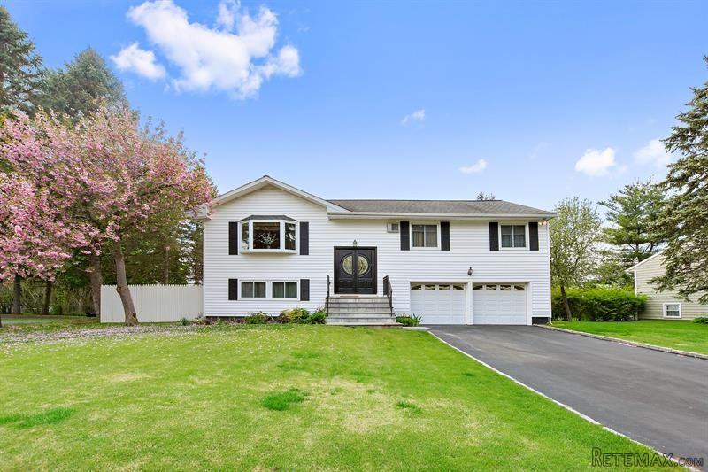 3 bedroom House For Sale: 2627 Farsund..