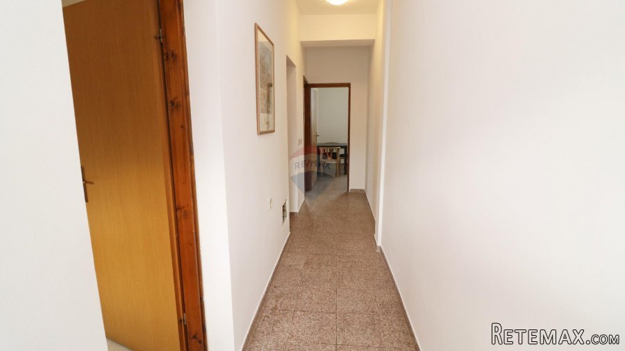 FUNTANA- kuća s poslovnim prostorom i 4 stambene jedinice - 8