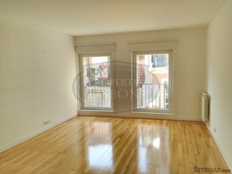 T2 Lisbon Apartment in Misericordia