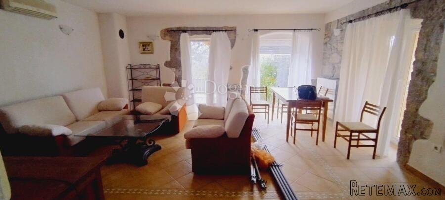 APARTMAN OKOLICA GRADA KRKA - VISOKO PRIZEMLJE
