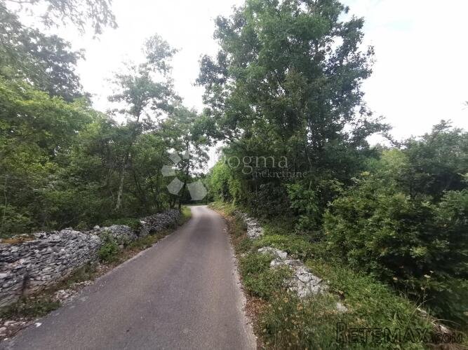 Poljoprivredno zemljište (oranica + šuma) - 2